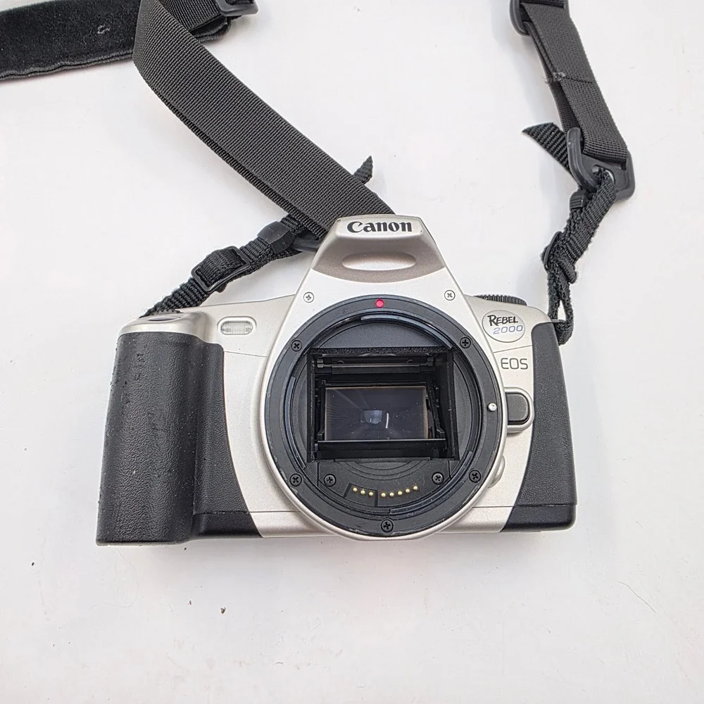Canon EOS Rebel 2000 35mm Film SLR Camera Body Silver Black with Tamrac Strap L4